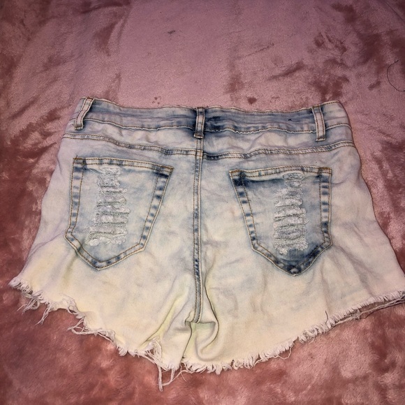 Light washed jean shorts - Picture 2 of 2